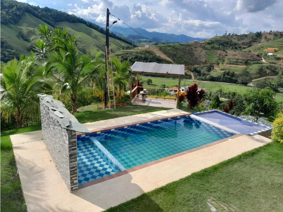 SE VENDE ESPECTACULAR FINCA VIA HATILLO VIA A YOLOMBO