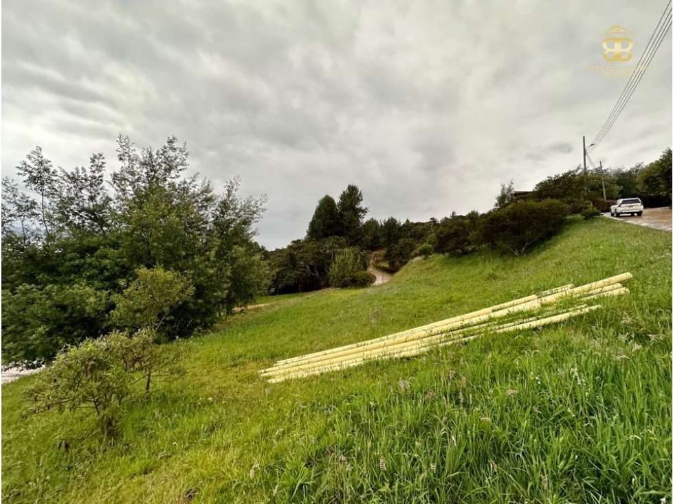 Se vende espectacular lote en Chia Yerbabuena