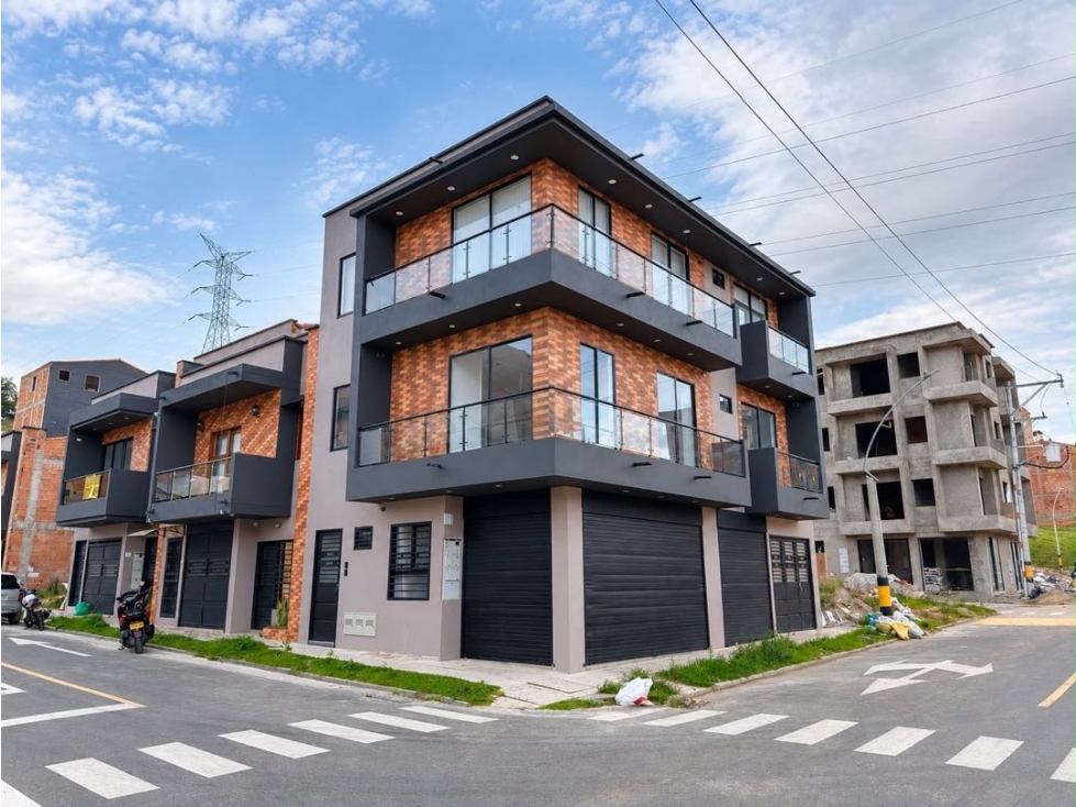 Se vende espectacular segundo piso esquinero en Cattleya - 1