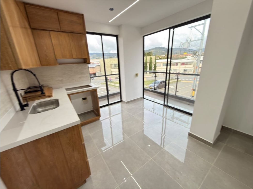 Se vende espectacular segundo piso esquinero en Cattleya - 2