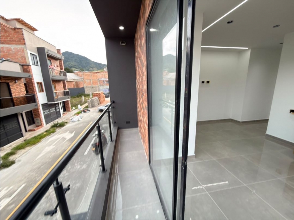 Se vende espectacular segundo piso esquinero en Cattleya - 4