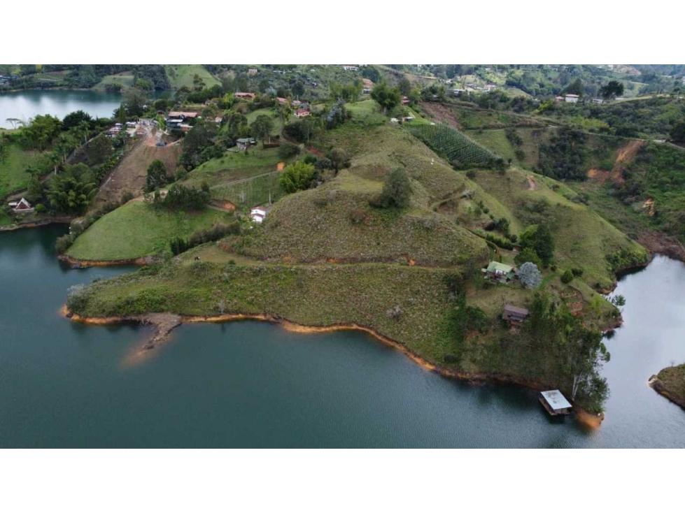 Se vende espectacular lote en guatape antioquia
