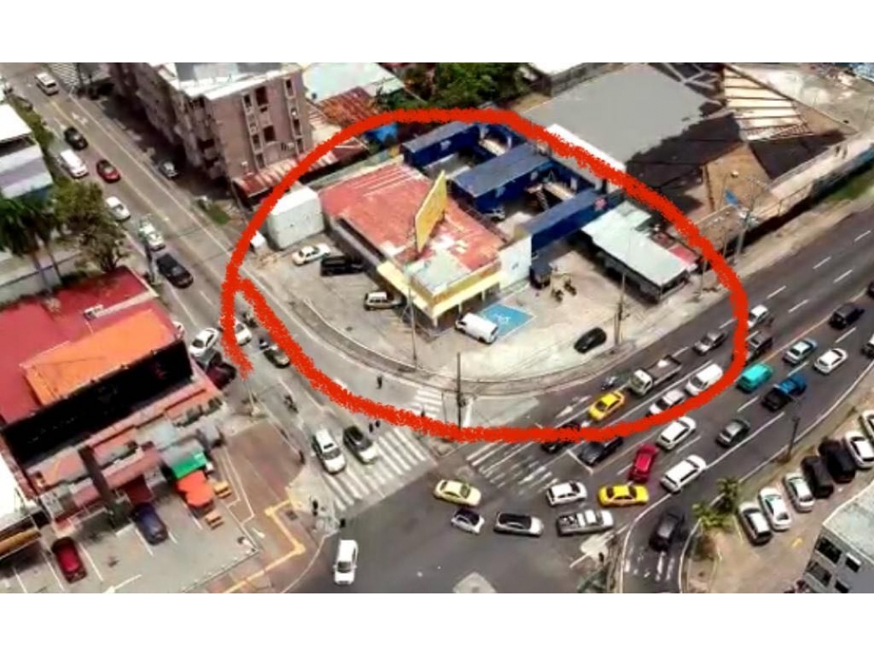 Se vende esquina completa en vía España