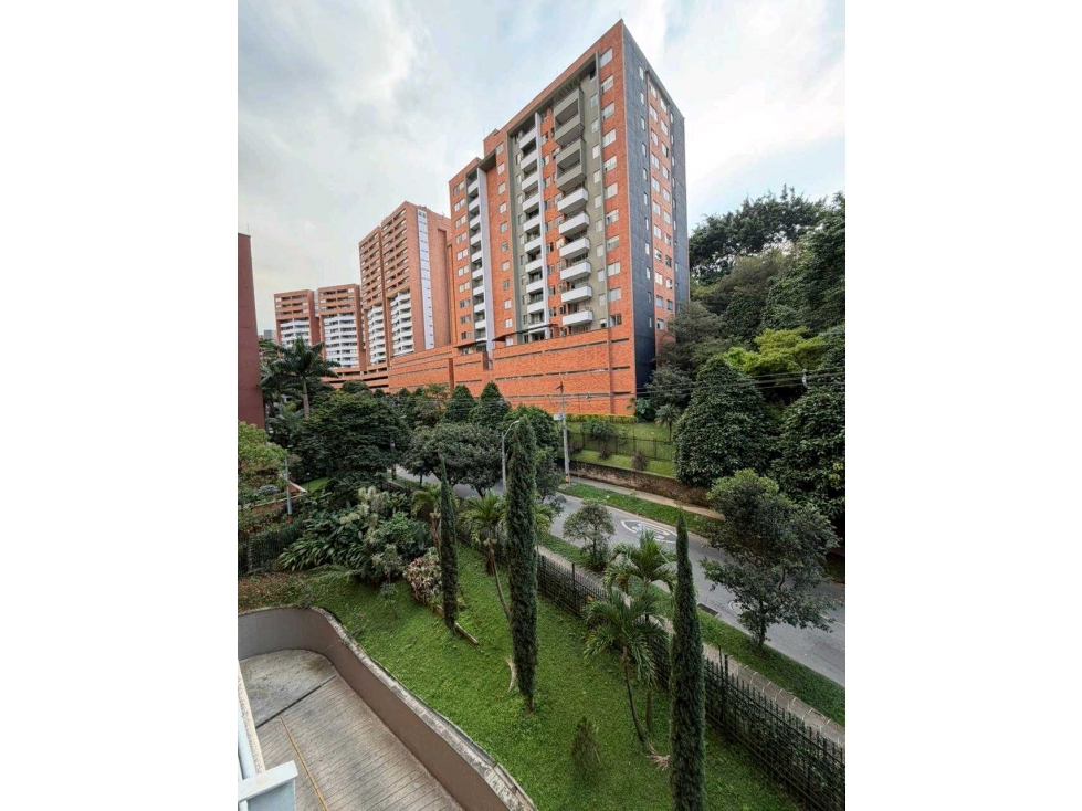 SE VENDE EXCELENTE APARTAMENTO EN CUMBRES