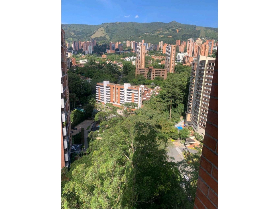 SE VENDE EXCELENTE APTO EN EL POBLADO CON EXCELENTE UBICACIÓN. — foto 2