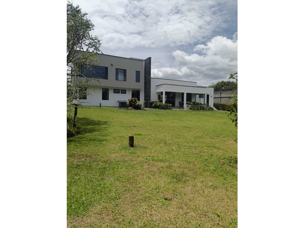 SE VENDE EXCELENTE CASA CAMPESTRE EN LA CEJA,ANT CERCA A EL PUEBLO