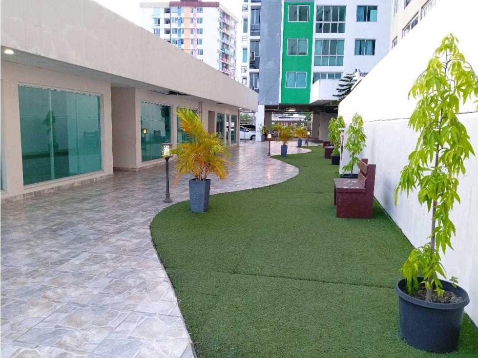 SE VENDE EXCLUSIVO APARTAMENTO PH CON SALIDA DIRECTO AL PARQUE OMAR — foto 2