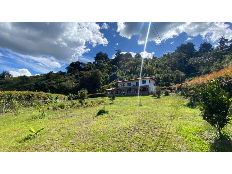 SE VENDE FINCA A 5 MINUTOS DE LA CEJA EN UNIDAD CERRADA
