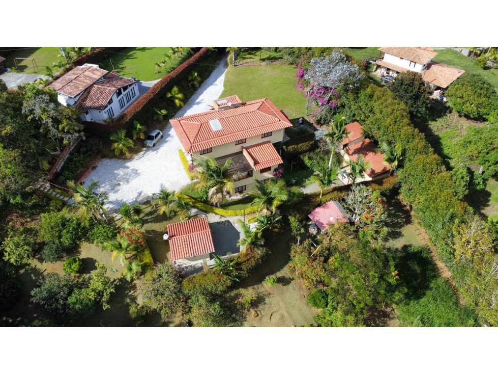 SE VENDE FINCA AMOBLADA EN MARINILLA VIA EL PEÑOL CERCA ALTO DEL [S&S]