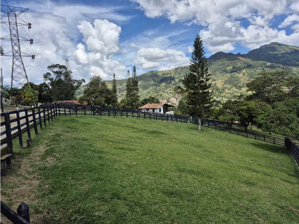 Se vende finca caballeriza en copacabana