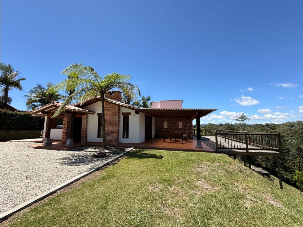 Se vende finca campestre con hermosa vista en El Carmen de Viboral