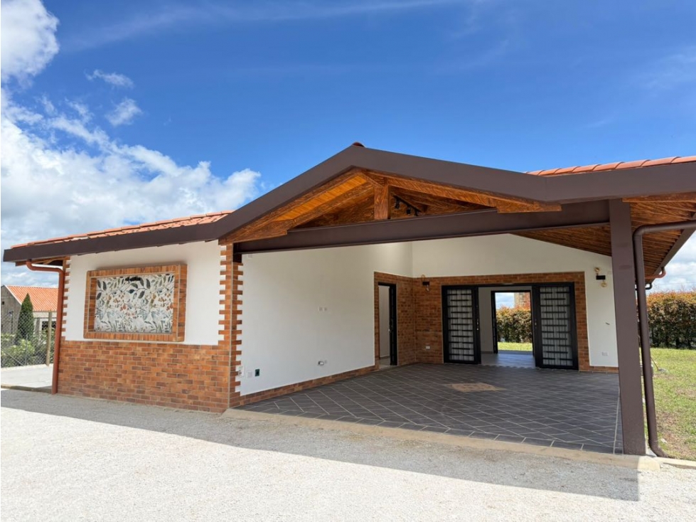 Se vende finca colonial para estrenar en condominio