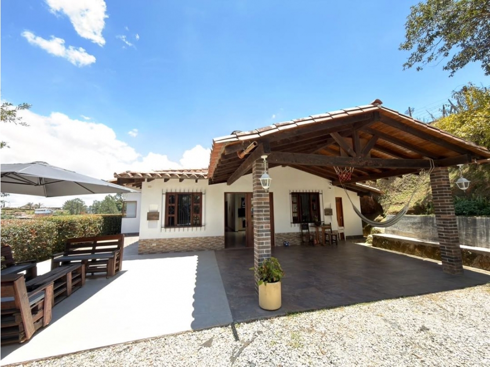Se vende finca con casa adicional en Fontibón, Rionegro