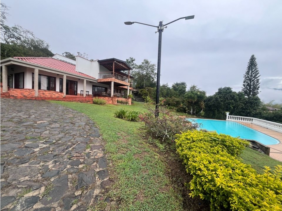 SE VENDE FINCA EN COPACABANA - 4
