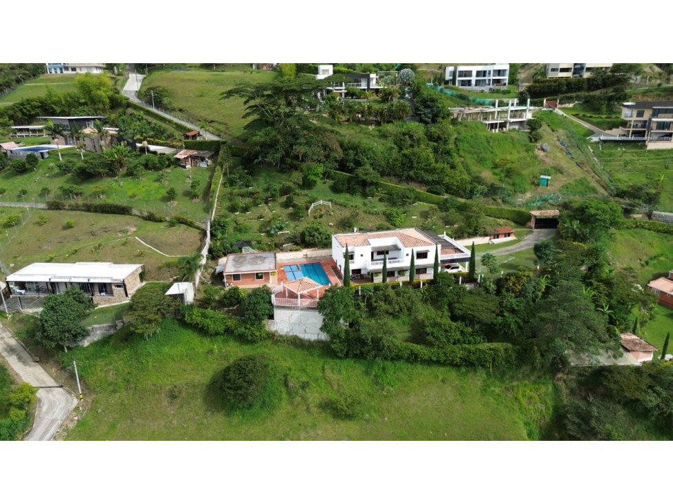 Se vende finca en Copacabana