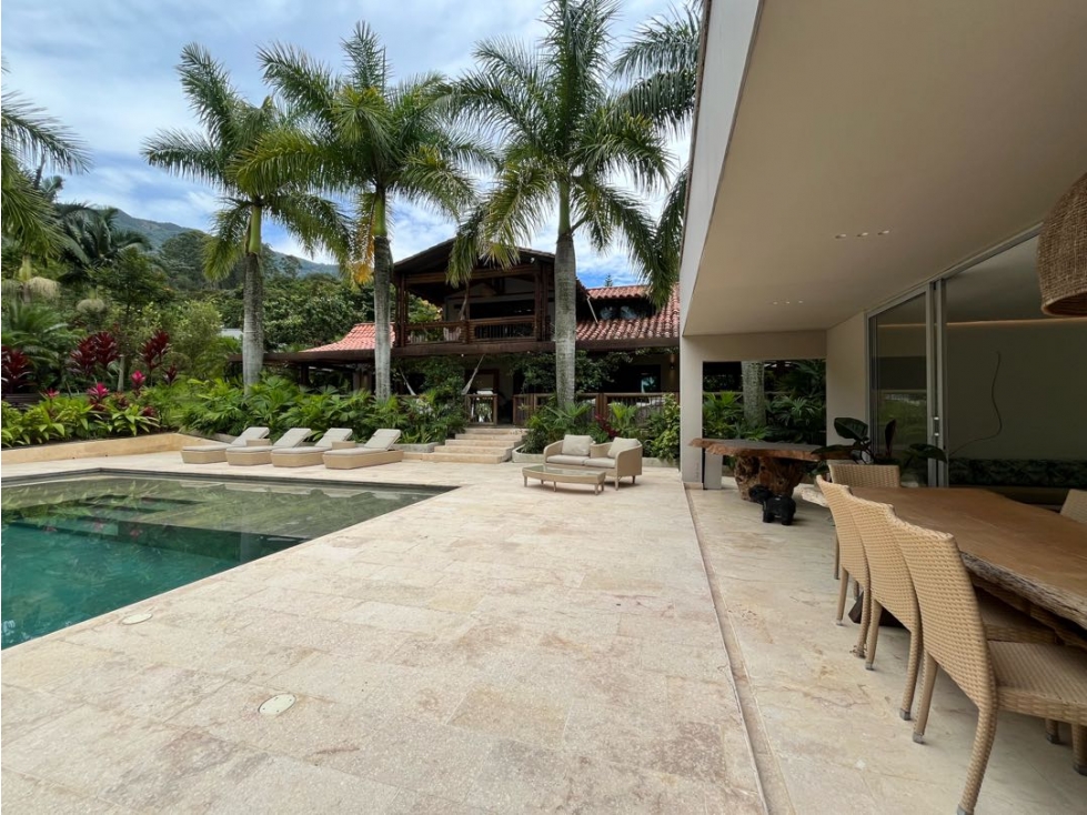 SE VENDE FINCA EN COPACABANA