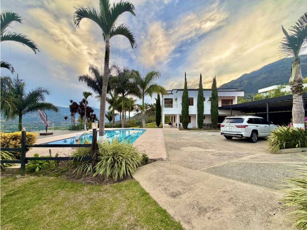 SE VENDE FINCA EN COPACABANA - 1