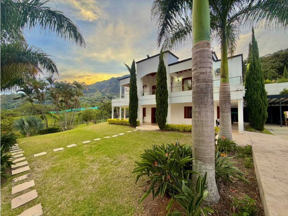 SE VENDE FINCA EN COPACABANA - 3