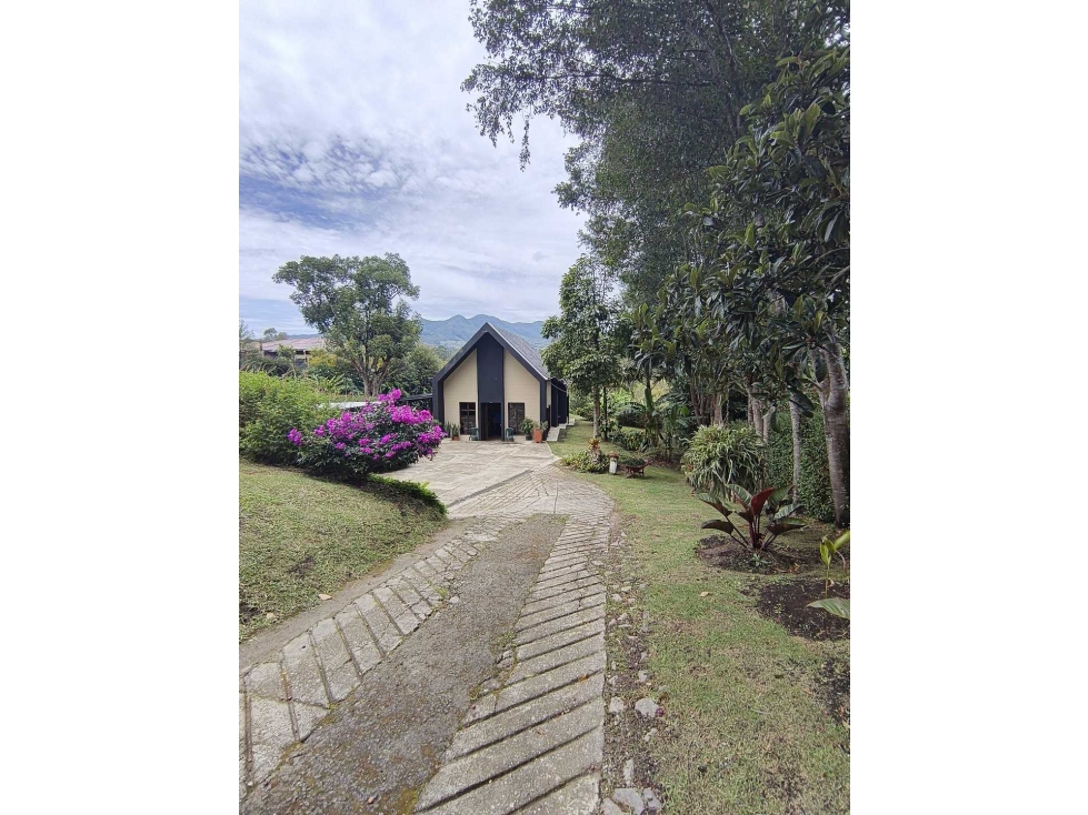 SE VENDE FINCA EN EL CARMEN DE VIBORAL CON DISEÑO UNICO,VIA EL CANADA — foto 2