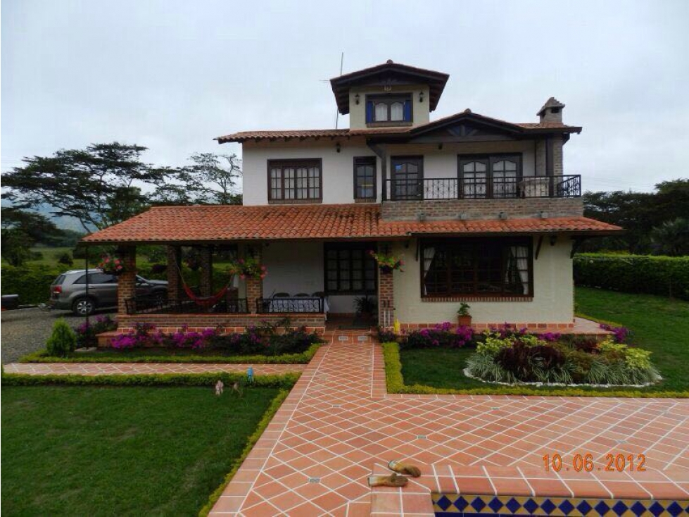 SE VENDE FINCA EN EL LAGO CALIMA MM - 3