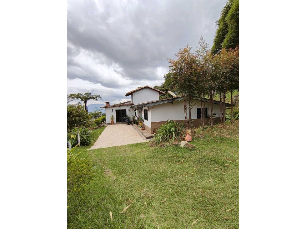 SE VENDE FINCA EN GUARNE SECTOR ALTO DE LA VIRGEN CON DOS CASAS