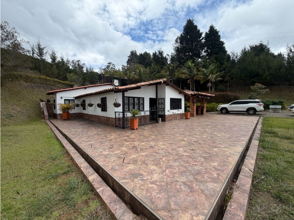 SE VENDE FINCA EN GUARNE SECTOR SANTA ELENA PARA TURISMO COMERCIO - 1