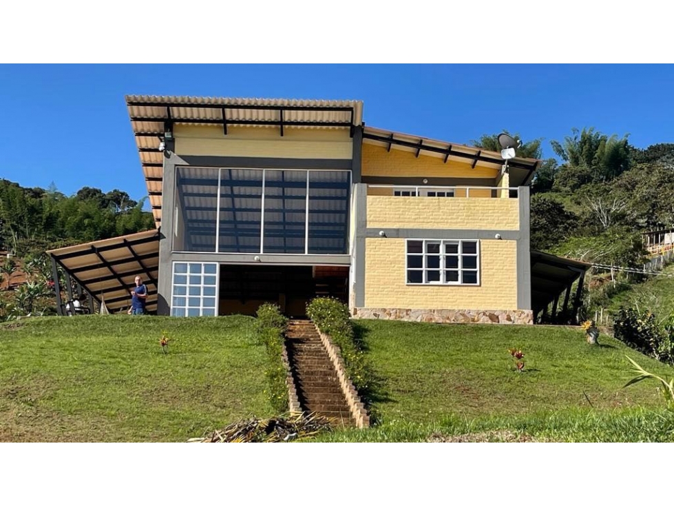 Se vende Finca en Pavas - 2