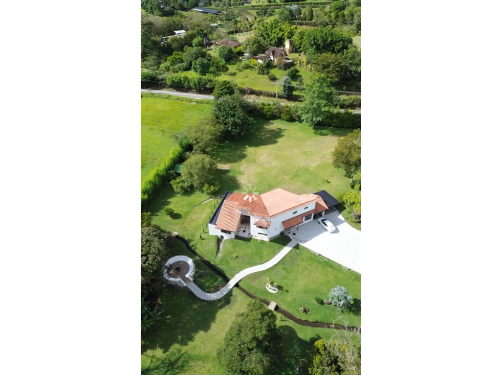 SE VENDE FINCA INDEPENDIENTE EN LA CEJA SECTOR EL YARUMO REMODELADA
