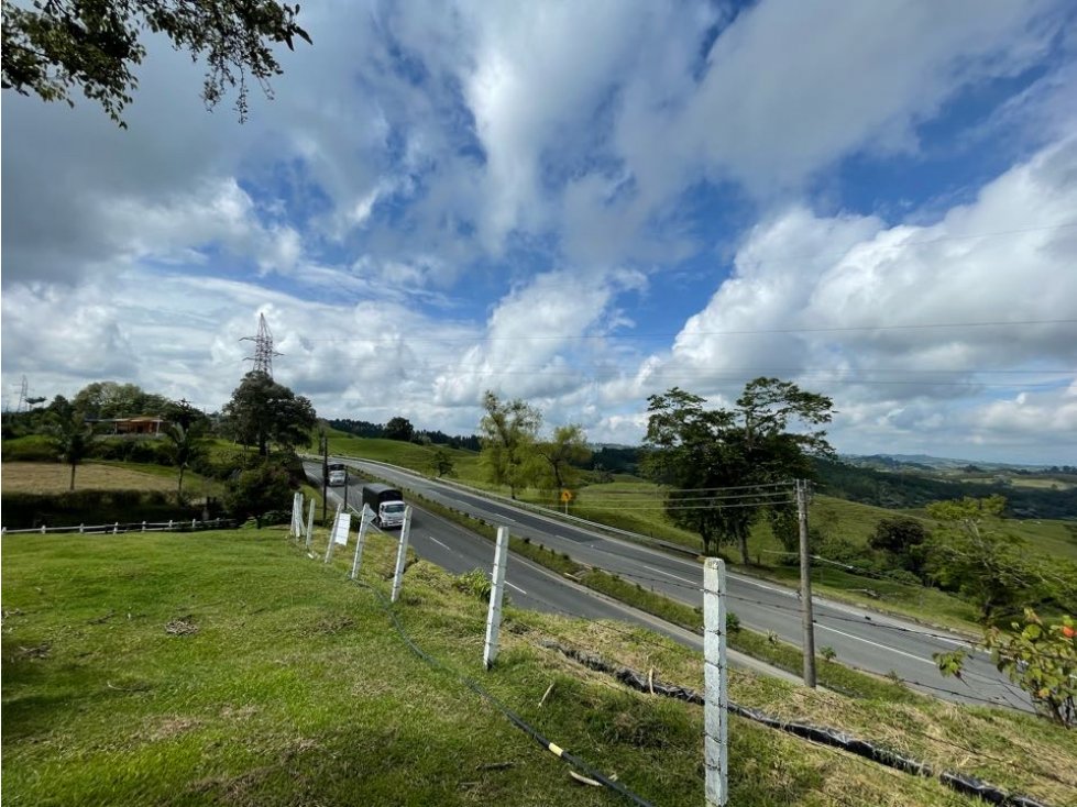 EN VENTA FINCA SOBRE VIA PRINCIPAL ARMENIA PEREIRA — foto 2