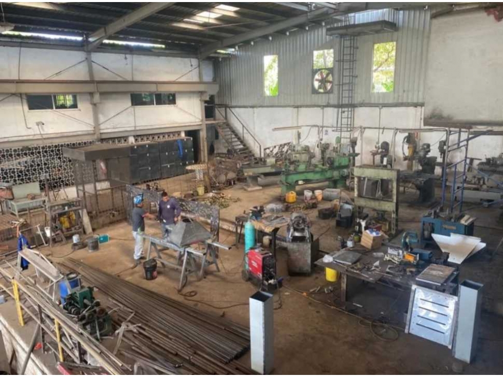 Se Vende/Alquila Galera Industrial en Pedregal de 1200m2 - 4