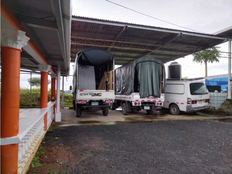 Se Vende Galpón Comercial con Hermosa Casa en Cerro Azul