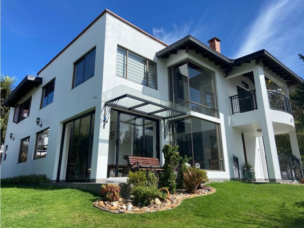 SE VENDE HERMOSA CASA CAMPESTRE EN ENVIGADO- PARTE ALTA LOMA ESCOBERO - 1
