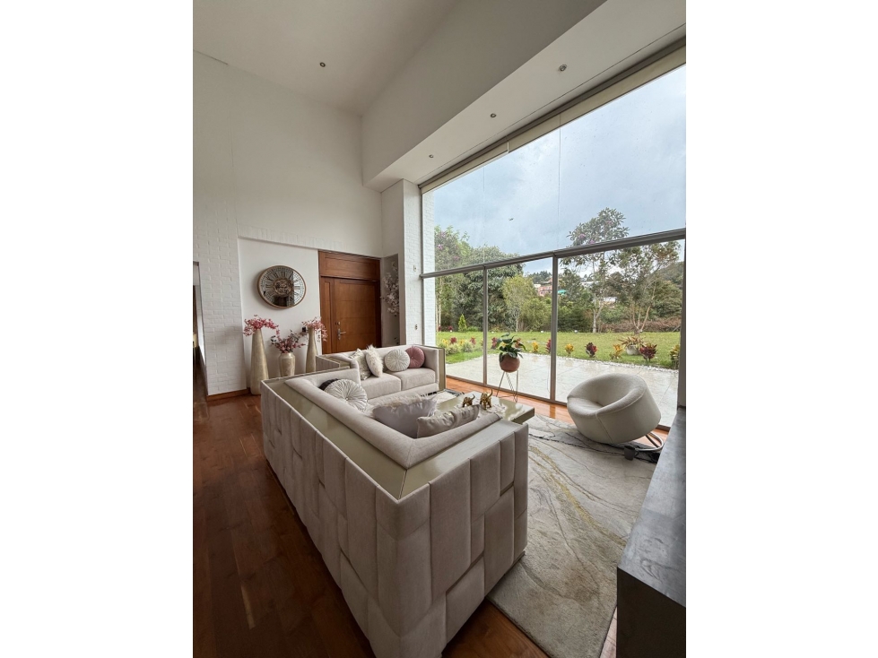 SE VENDE HERMOSA CASA CAMPESTRE EN ENVIGADO, SECTOR ALTO DEL ESCOBERO. — foto 2
