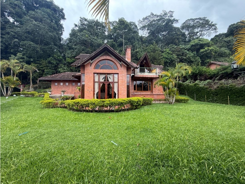 Se vende hermosa Casa Campestre Conj Cerrado Circasia Pereira