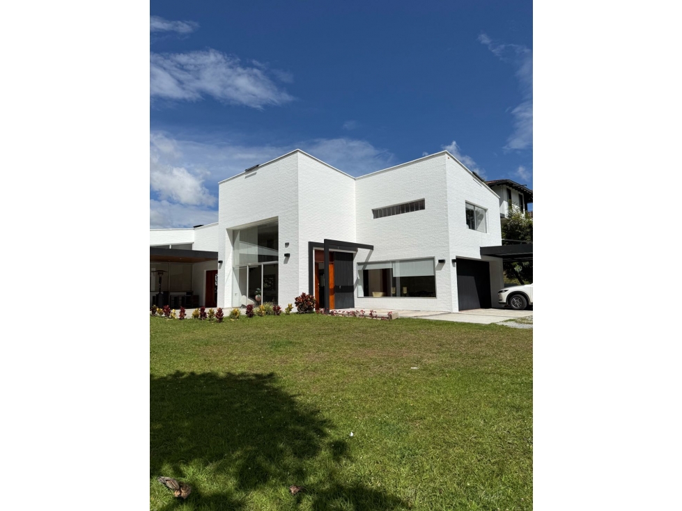 BAJO DE PRECIO, HERMOSA CASA CAMPESTRE EN ENVIGADO. LOMA DEL ESCOBERO. — foto 2