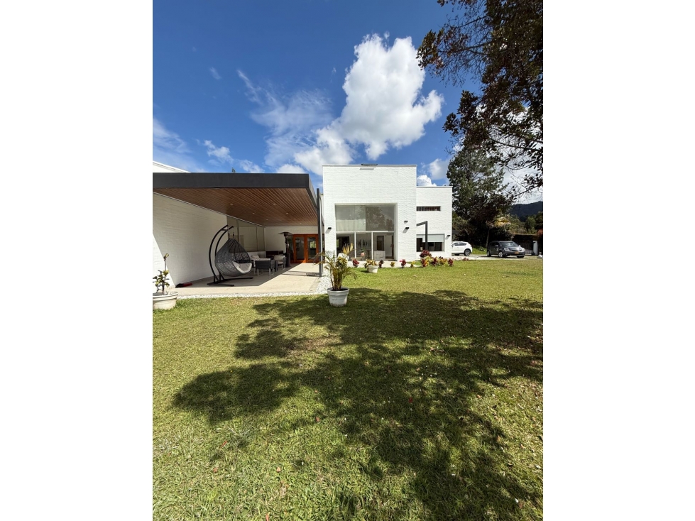 BAJO DE PRECIO, HERMOSA CASA CAMPESTRE EN ENVIGADO. LOMA DEL ESCOBERO. — foto 3