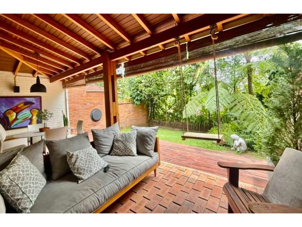 SE VENDE HERMOSA CASA CON JARDÍN EN ENVIGADO, LOMA DE LAS BRUJAS — foto 5