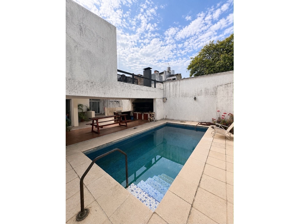 Se Vende Hermosa Casa de 280m2 cubiertos en 2 plantas con Quincho - 2