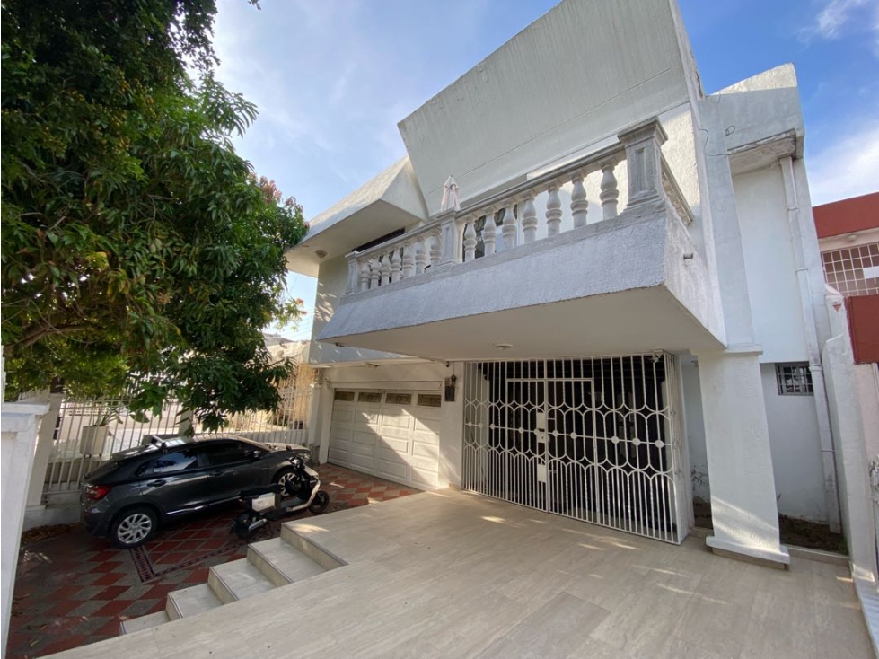 Se vende hermosa casa de dos niveles barrio ciudad jardín,barranquilla