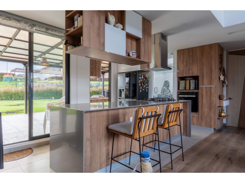 SE VENDE HERMOSA CASA DE UN NIVEL MÁS ALTILLO REMODELADA — foto 3