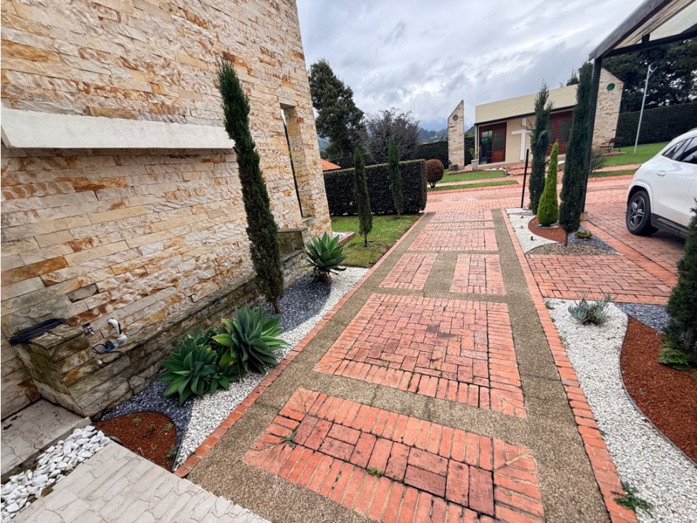 SE VENDE HERMOSA CASA DE UN NIVEL