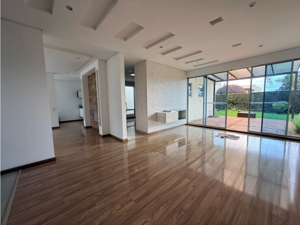 SE VENDE HERMOSA CASA DE UN NIVEL — foto 2