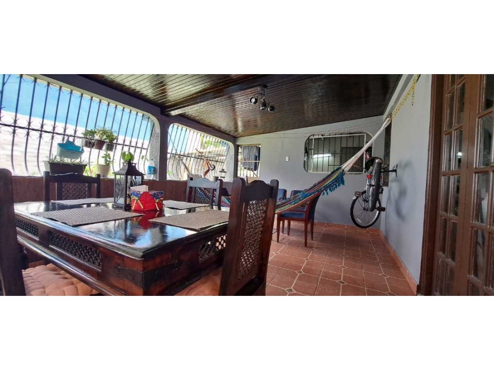Se Vende Hermosa Casa dos Niveles en Betania - 1