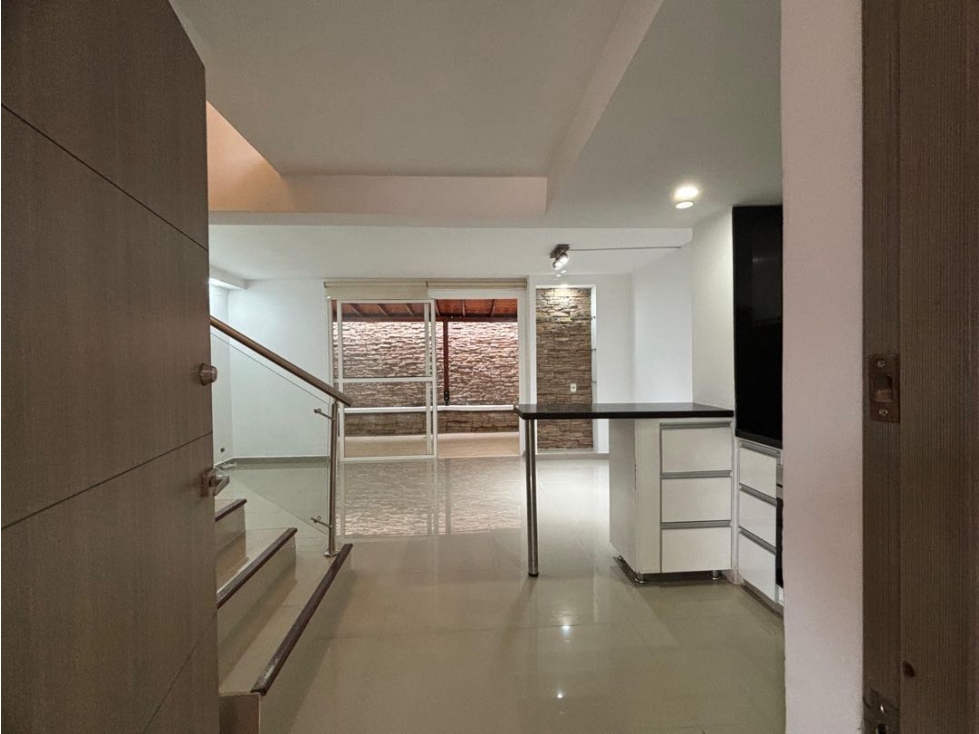 SE VENDE HERMOSA CASA EN ALFAGUARA CONDOMINIO - JAMUNDI — foto 2