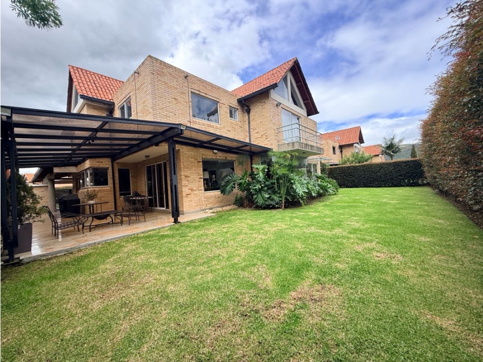 SE VENDE HERMOSA CASA EN CAJICA