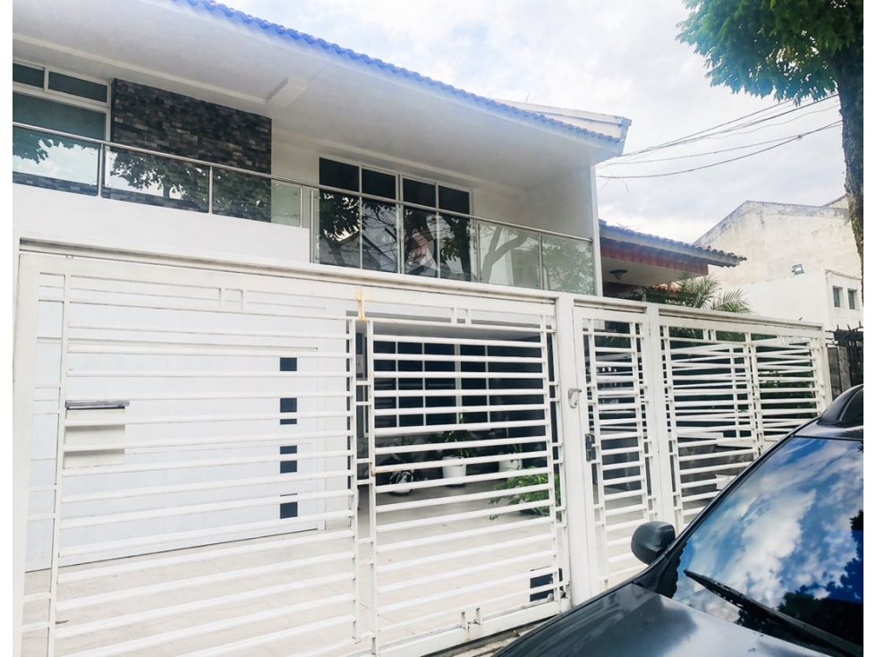 SE VENDE HERMOSA CASA EN CALI NORTE BARRIO LA FLORA GRAN OPORTUNIDAD