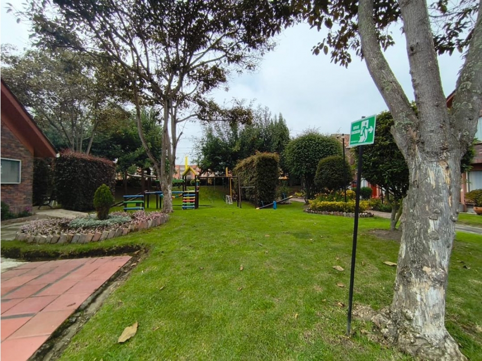 SE VENDE HERMOSA CASA EN CHIA