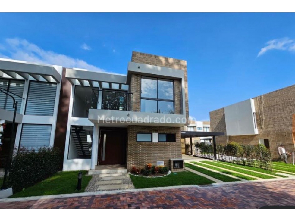 SE VENDE HERMOSA CASA EN CHIA