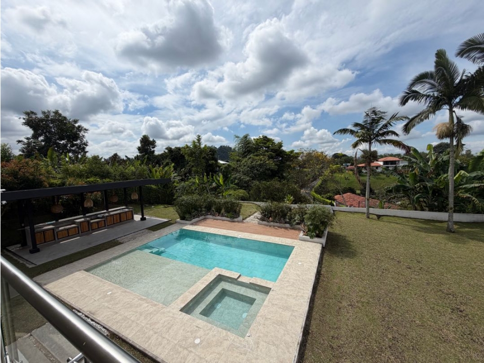 SE VENDE HERMOSA CASA EN COMBIA