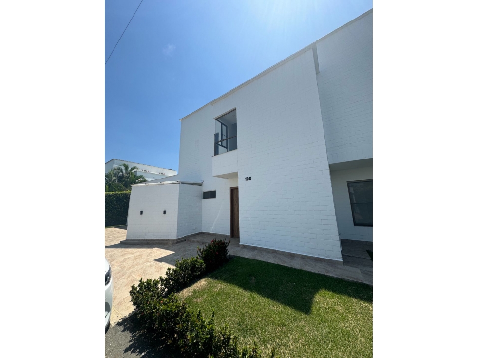 SE VENDE HERMOSA CASA EN CONDOMINIO CLUB LA MORADA CON TERRAZA - 1